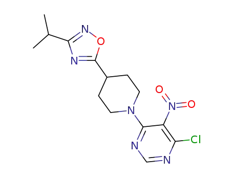 5-(1-(6-chloro-5-nitropyrimidin-4-yl)piperidin-4-yl)-3-isopropyl-1,2,4-oxadiazole